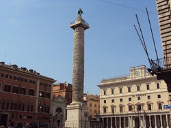 Piazza Colonna nell'omonimo rione